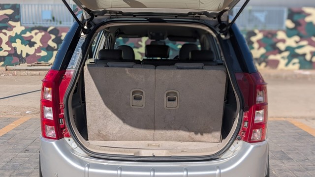 Second-hand 2017 Mahindra XUV500 R W10 FWD for sale in Kalyan-15