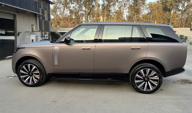 Second-hand 2023 Land Rover Range Rover 3.0 l LWB HSE PHEV for sale in New Delhi-4