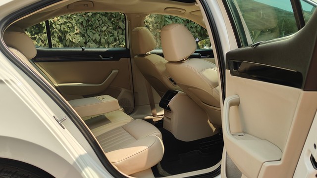 Second-hand 2017 Skoda Superb LK 1.8 TSI AT for sale in Thane-27