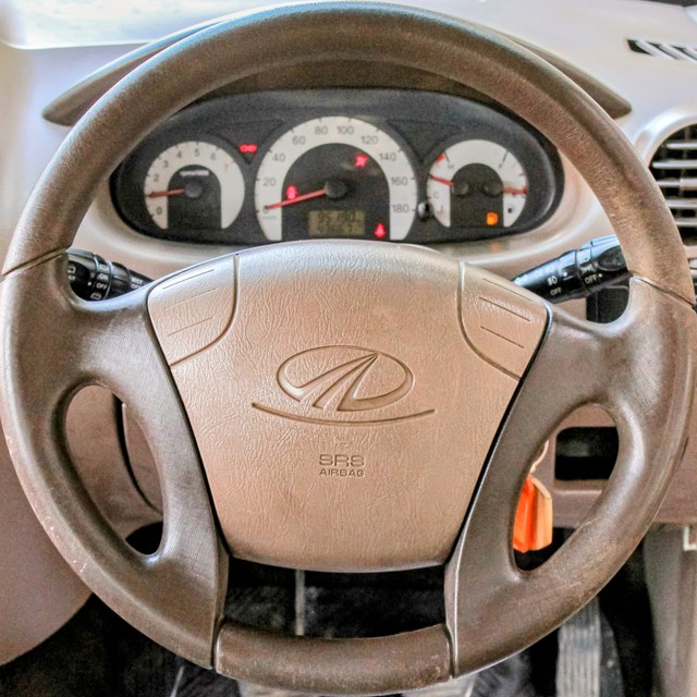 Second-hand 2011 Mahindra Xylo E8 for sale in Ahmedabad-10