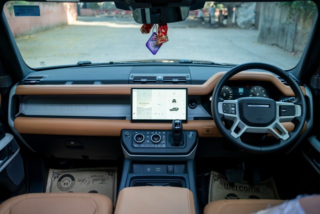 Second-hand 2025 Land Rover Defender 2.0 l Petrol 110 X-Dynamic HSE for sale in New Delhi-7