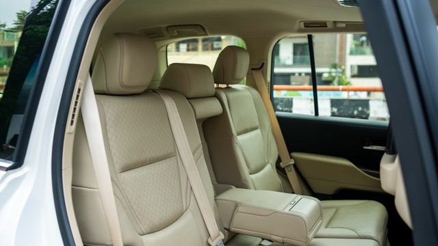 Second-hand 2022 Toyota Land Cruiser 300 ZX for sale in New Delhi-7