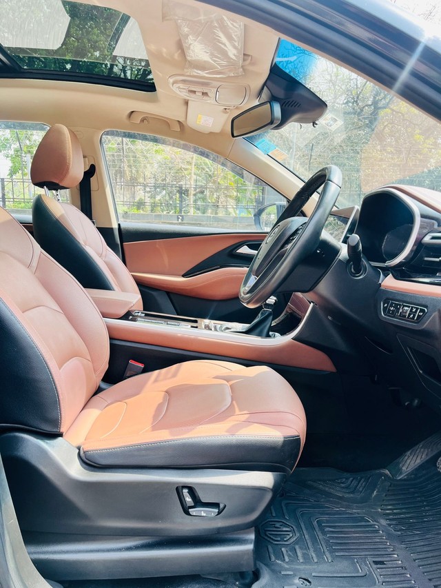 Second-hand 2023 MG Hector Plus 1.5 Turbo Savvy Pro CVT 7 Str BSVI for sale in New Delhi-7