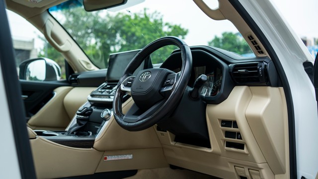 Second-hand 2022 Toyota Land Cruiser 300 ZX for sale in New Delhi-6