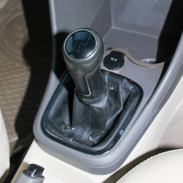 Volkswagen Vento Petrol Comfortline Second-hand 2012 Volkswagen Vento Petrol Comfortline for sale in Ahmedabad-16