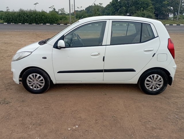 Second-hand 2013 Hyundai i10 Magna 1.1L for sale in Surat-2