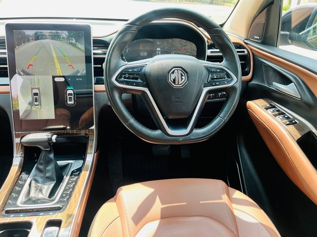 Second-hand 2023 MG Hector Plus 1.5 Turbo Savvy Pro CVT 7 Str BSVI for sale in New Delhi-7