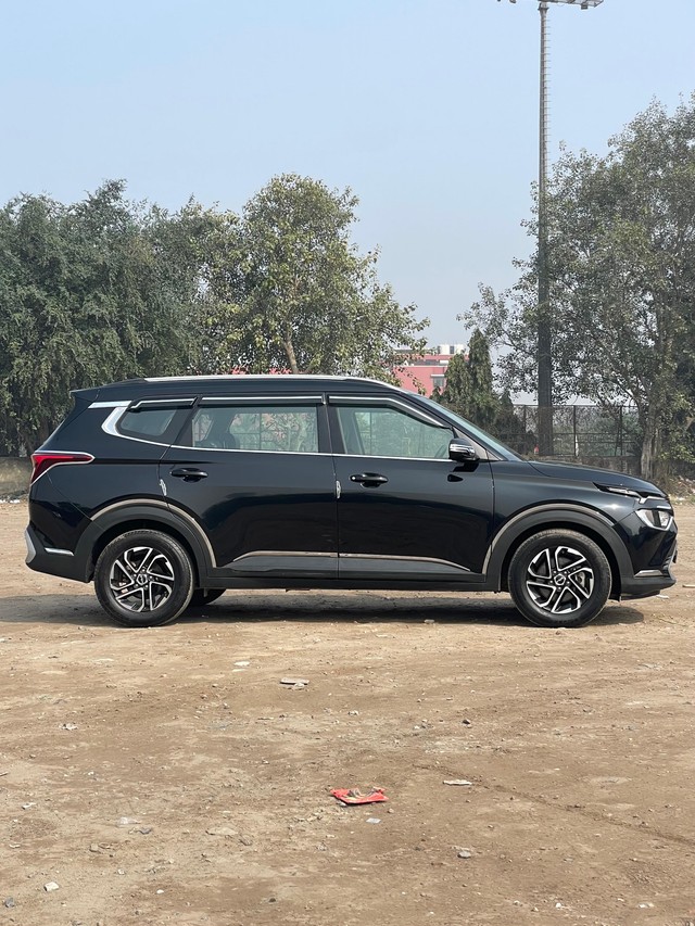 Second-hand 2023 Kia Carens Prestige Plus DCT BSVI for sale in New Delhi-1