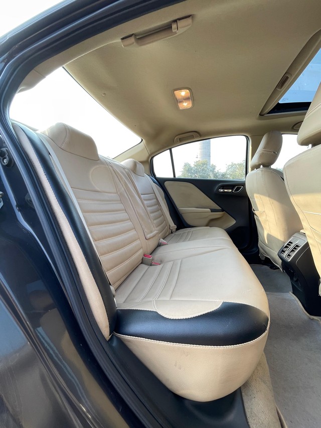 Second-hand 2019 Honda City i-VTEC CVT VX for sale in New Delhi-15