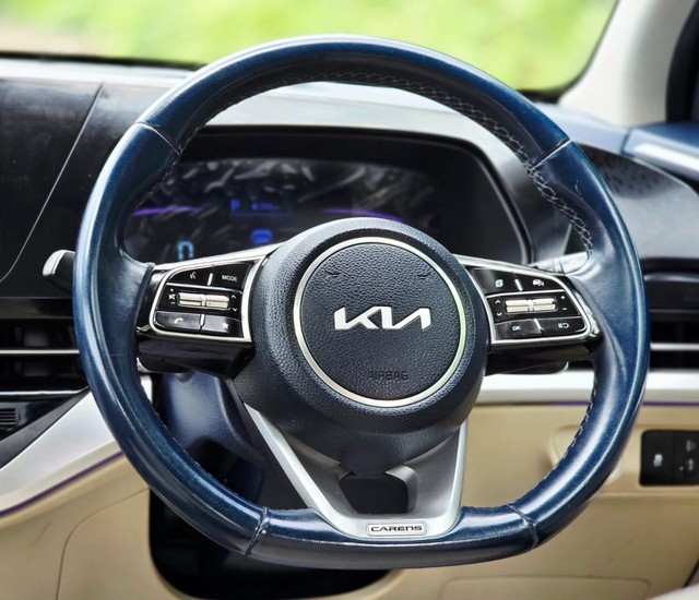 Second-hand 2022 Kia Carens Luxury Plus Diesel AT 6 STR BSVI for sale in Nashik-5