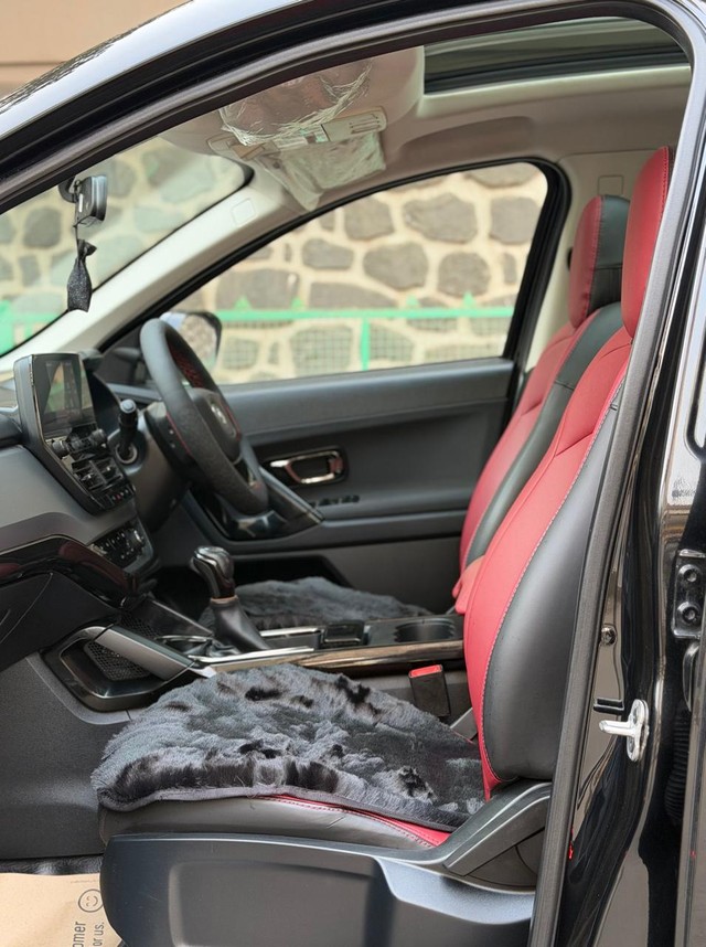 Second-hand 2022 Tata Harrier XTA Plus AT BSVI for sale in Rajkot-10