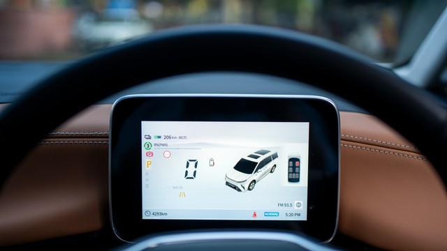 Second-hand 2025 MG M9 Presidential Limo for sale in New Delhi-4