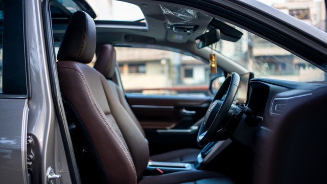 Second-hand 2025 Toyota Innova Hycross ZX Hybrid for sale in New Delhi-8