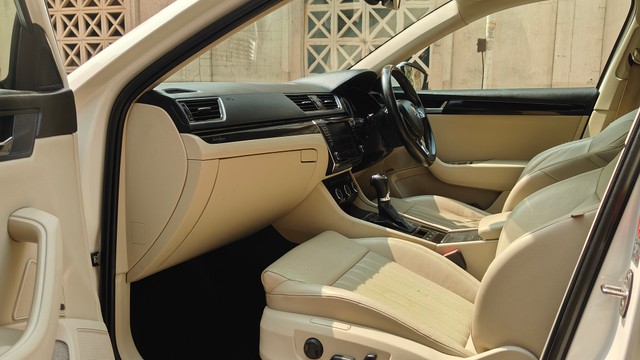 Second-hand 2017 Skoda Superb LK 1.8 TSI AT for sale in Thane-18