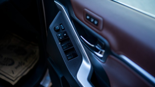 Second-hand 2025 Toyota Innova Hycross ZX Hybrid for sale in New Delhi-7