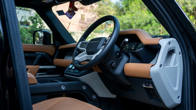 Second-hand 2025 Land Rover Defender 2.0 l Petrol 110 X-Dynamic HSE for sale in New Delhi-4