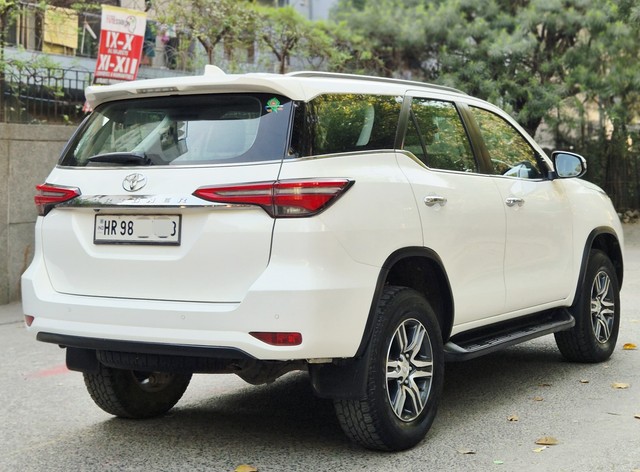 Second-hand 2025 Toyota Fortuner 4X2 Diesel AT for sale in New Delhi-3