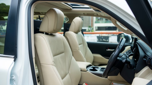 Second-hand 2022 Toyota Land Cruiser 300 ZX for sale in New Delhi-12