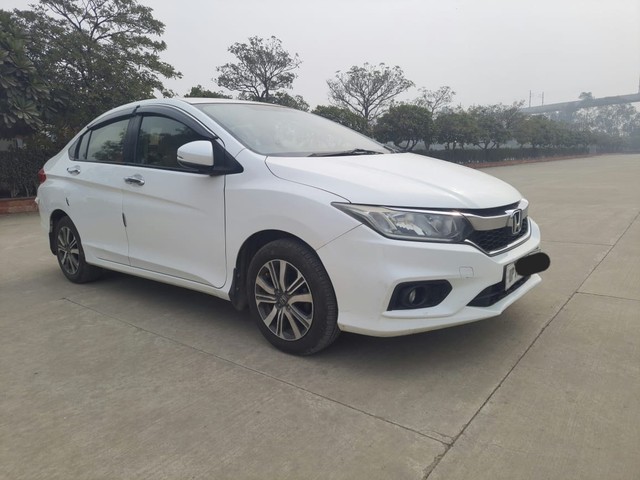 Second-hand 2019 Honda City V MT for sale in New Delhi-7