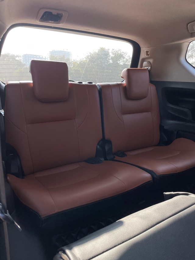 Toyota Innova Crysta 2.4 G Plus MT BSIV Second-hand 2019 Toyota Innova Crysta 2.4 G Plus MT BSIV for sale in New Delhi-16