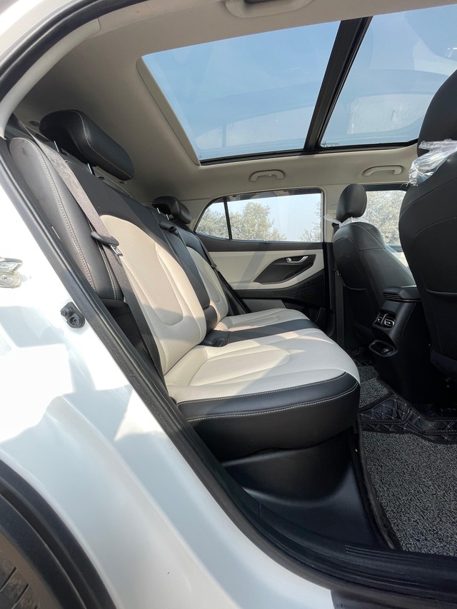 Second-hand 2023 Hyundai Creta SX IVT for sale in New Delhi-6