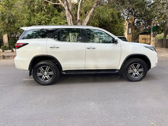 Second-hand 2025 Toyota Fortuner 4X2 Diesel AT for sale in New Delhi-1