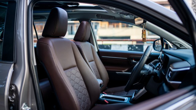 Second-hand 2025 Toyota Innova Hycross ZX Hybrid for sale in New Delhi-14