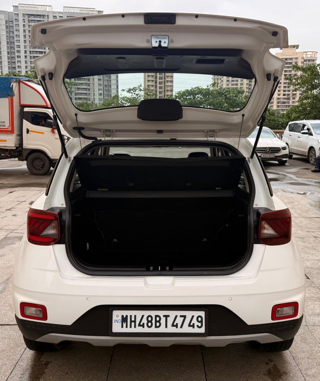 Second-hand 2020 Hyundai Venue SX Diesel for sale in Thane-14