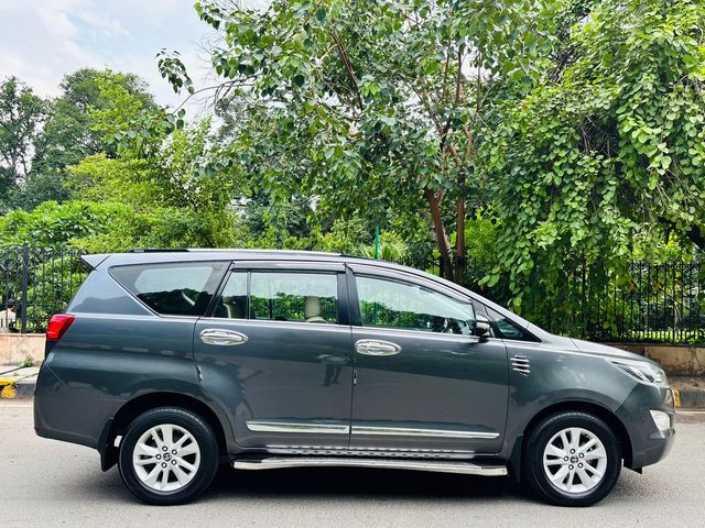 Second-hand 2017 Toyota Innova Crysta 2.4 VX MT BSIV for sale in New Delhi