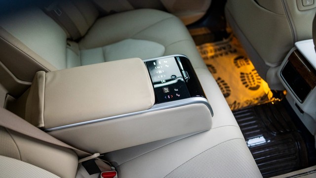 Second-hand 2024 Toyota Camry 2.5 Hybrid for sale in New Delhi-9