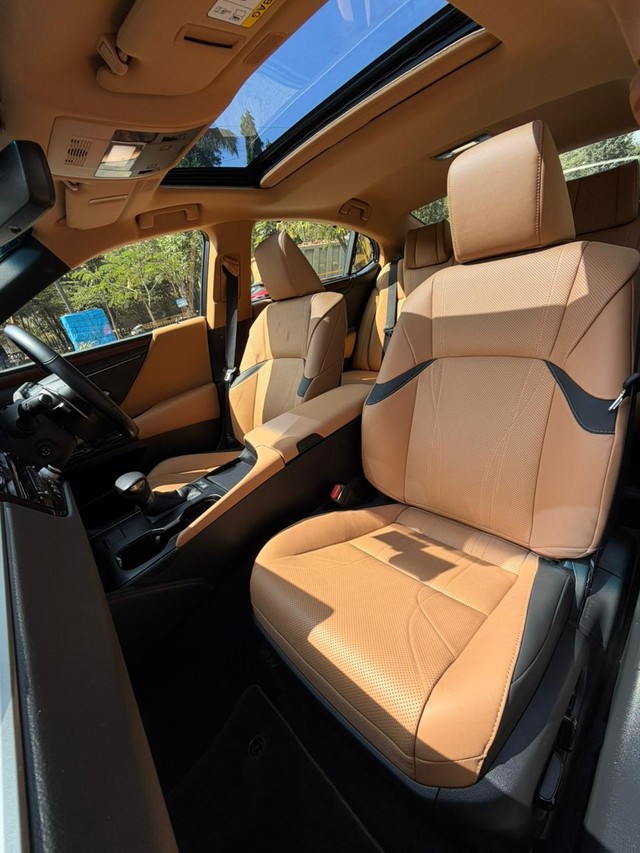 Second-hand 2024 Lexus ES 300h Luxury for sale in Bangalore-6