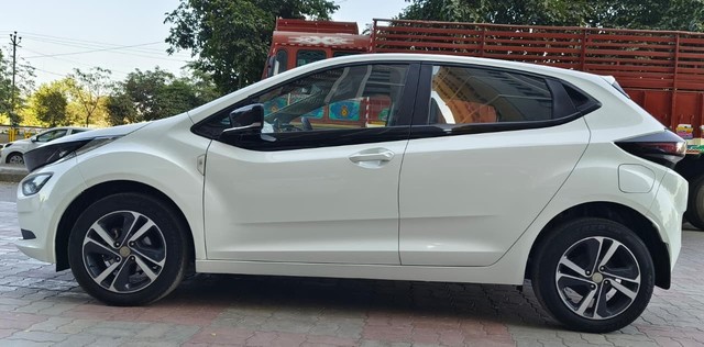 Second-hand 2023 Tata Altroz XZ CNG for sale in Rajkot-3