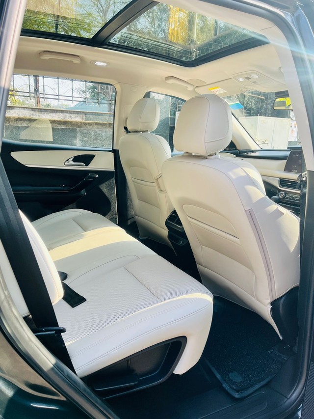 Second-hand 2024 Mahindra XUV700 AX7L Blaze Edition AT for sale in New Delhi-10