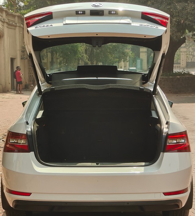 Second-hand 2017 Skoda Superb LK 1.8 TSI AT for sale in Thane-24