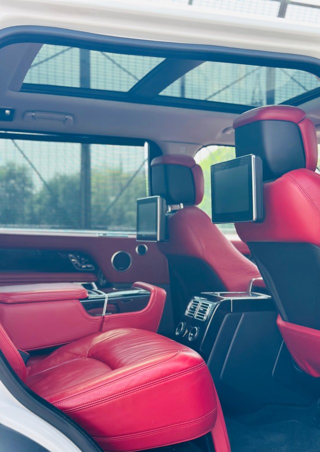 Second-hand 2021 Land Rover Range Rover 3.0 Petrol LWB Vogue SE for sale in New Delhi-3