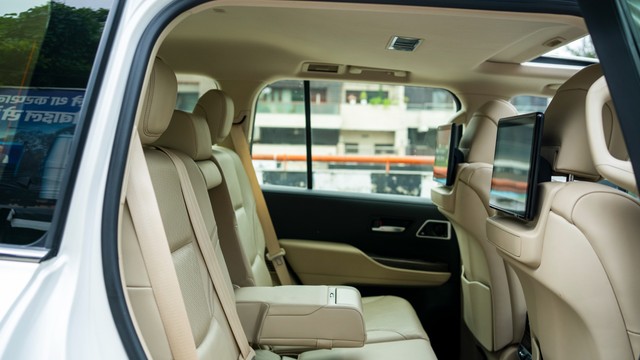 Second-hand 2022 Toyota Land Cruiser 300 ZX for sale in New Delhi-10