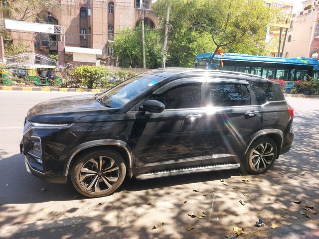 MG Hector Plus 1.5 Turbo Savvy Pro CVT 7 Str BSVI Second-hand 2023 MG Hector Plus 1.5 Turbo Savvy Pro CVT 7 Str BSVI for sale in New Delhi-7