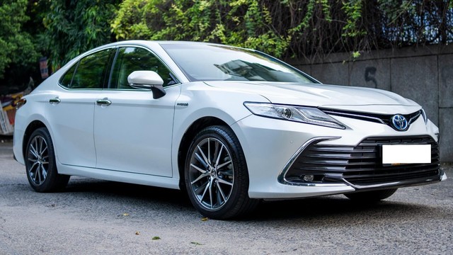 Second-hand 2024 Toyota Camry 2.5 Hybrid for sale in New Delhi-19