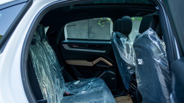 Porsche Cayenne STD Second-hand 2023 Porsche Cayenne STD for sale in New Delhi-9