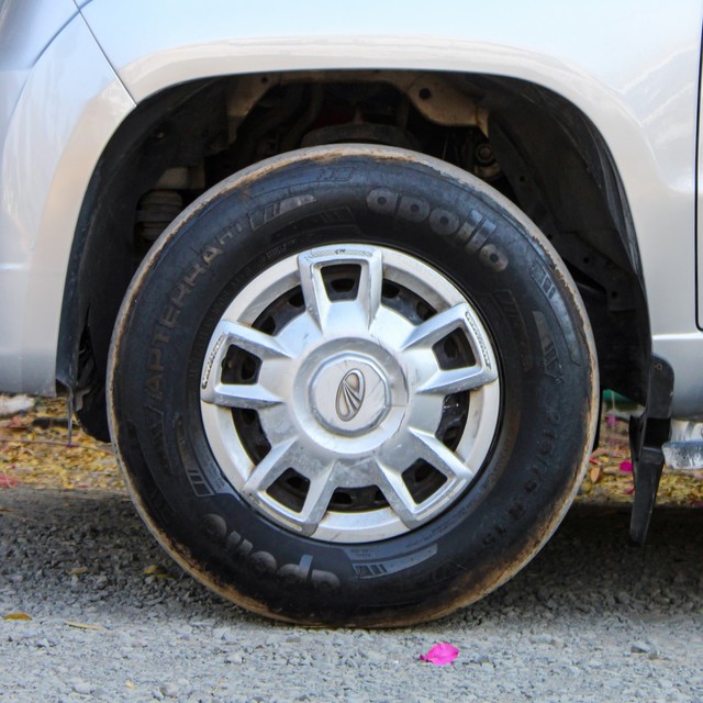 Second-hand 2017 Mahindra TUV 300 T6 Plus for sale in Ahmedabad-7