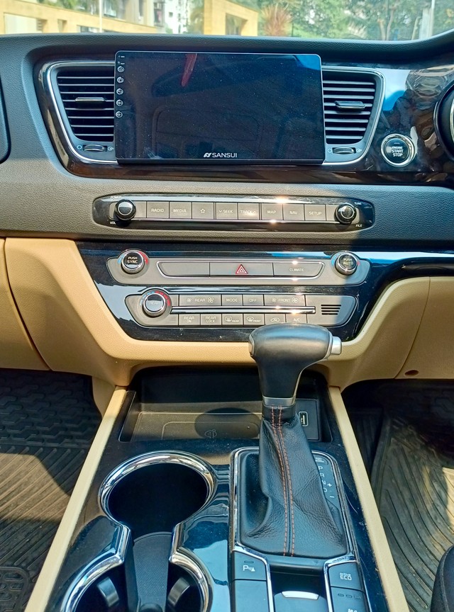 Second-hand 2020 Kia Carnival Limousine for sale in Mumbai-11