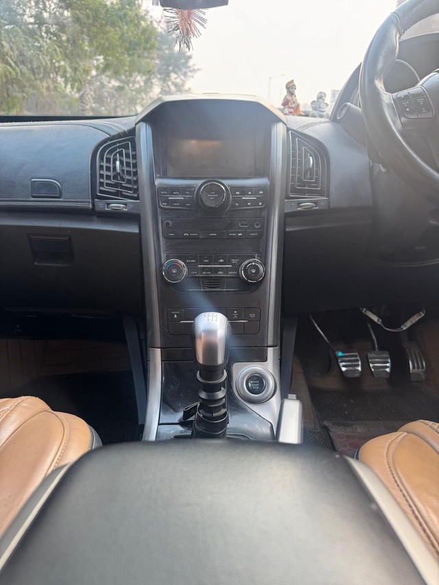 Second-hand 2019 Mahindra XUV500 W11 FWD Diesel for sale in New Delhi-9