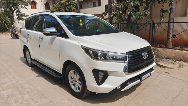 Second-hand 2017 Toyota Innova Crysta 2.4 ZX MT BSIV for sale in Hyderabad-2