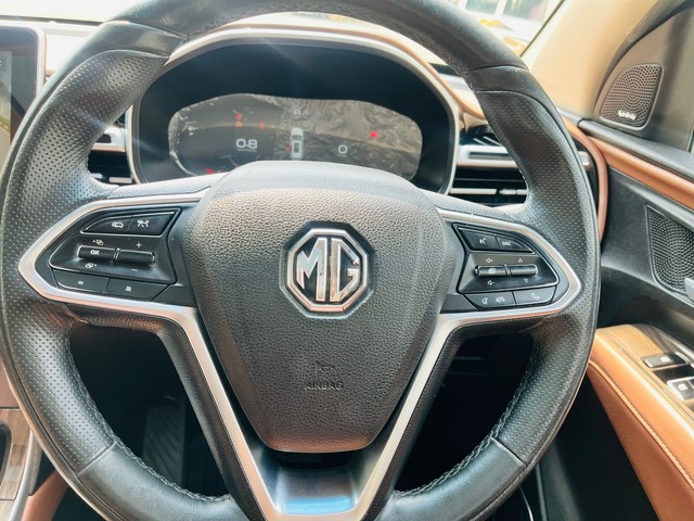 Second-hand 2023 MG Hector Plus 1.5 Turbo Savvy Pro CVT 7 Str BSVI for sale in New Delhi-18