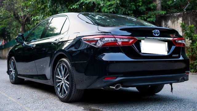 Second-hand 2024 Toyota Camry 2.5 Hybrid for sale in New Delhi-3