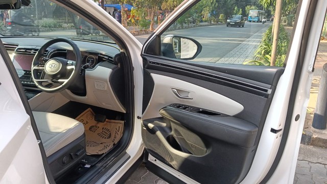 Second-hand 2025 Hyundai Tucson Signature Diesel AT for sale in Bangalore-4