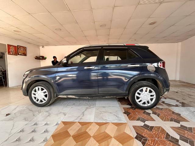 https://images10.gaadi.com/usedcar_image/AP3A.240617.008/original/8cce47ba-f393-43b6-b645-8e8f0b813b9f.jpg?imwidth=6402