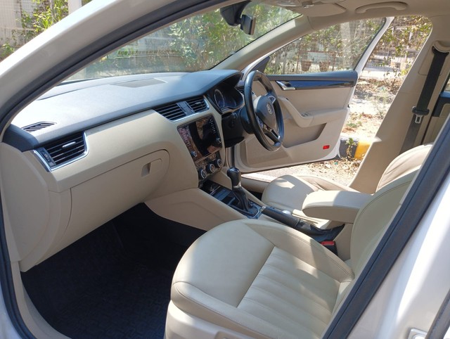 Second-hand 2018 Skoda Octavia 1.8 TSI AT L K for sale in Bangalore-10