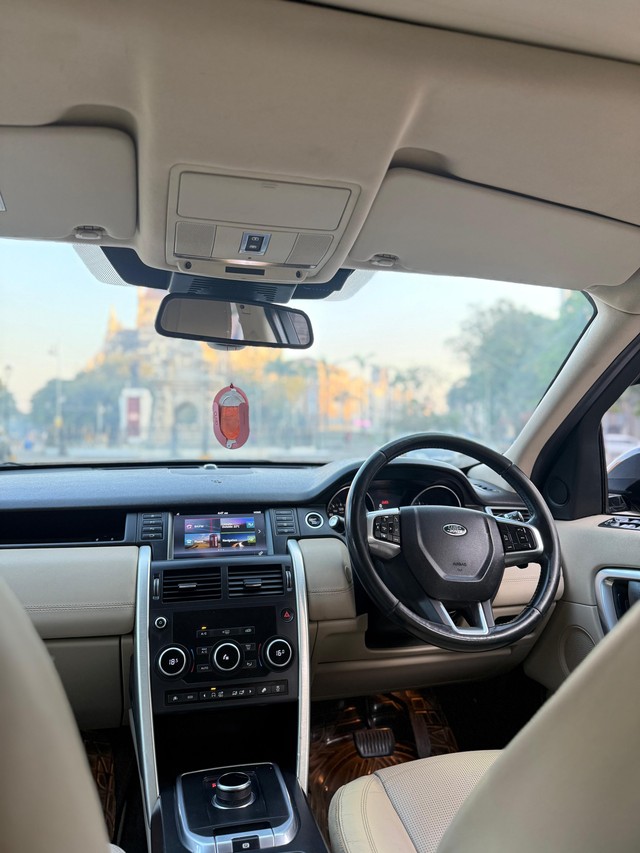 Second-hand 2017 Land Rover Discovery HSE 3.0 TD6 for sale in Mumbai-9