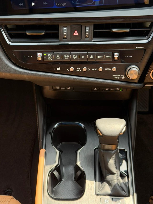 Second-hand 2024 Lexus ES 300h Exquisite for sale in Bangalore-14